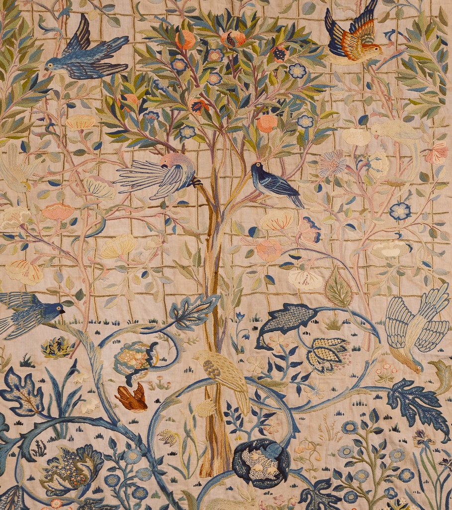 womensart1's tweet image. Embroidered hanging of wool on linen depicting a pomegranate tree, roses and other flowers, foliage and birds, designed by May Morris, 1891, and worked by May Morris and Theodosia Middlemor.  #Womensart