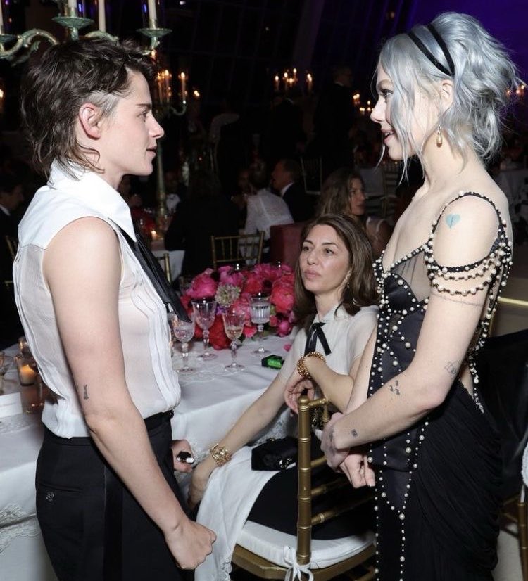 raspberhrriies's tweet photo. phoebe bridgers, kristen stewart and sofia coppola at the 2023 met gala https://t.co/zesZhFD2b9