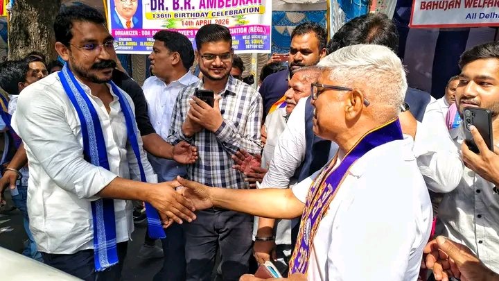 केवल एक पार्टी के कार्यकर्ता नेता को छोड़ कर हर पार्टी के वास्तविक अम्बेडकर वादी  नेता भाई चन्द्रशेखर आज़ाद को पसंद करते हैं उनकी कार्यशैली से प्रभावित है।