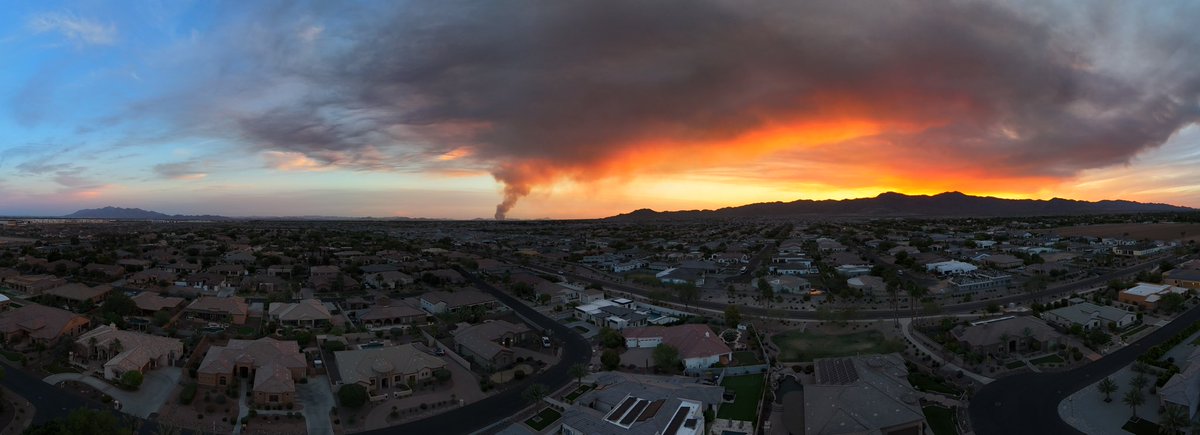 JakeBrediger's tweet photo. Large Brush fire 🔥 Buckeye , AZ 
@FOX10Phoenix https://t.co/IcfgjQ0XVU