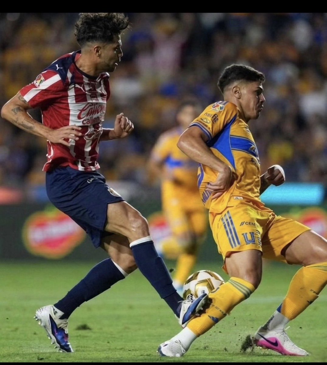 leijinii's tweet photo. @GarciaPosti Querías que lo tronara para decir que si era falta o que pndj0 ? .. te defiendes diciendo q es accidental ! No sentido común tienes se marca falta como mínimo !! afecta 100% en el gol planchas al central no mms !! Queriendo o no lo PLANCHAS! y de allí cae gol https://t.co/3dEGZSsBak