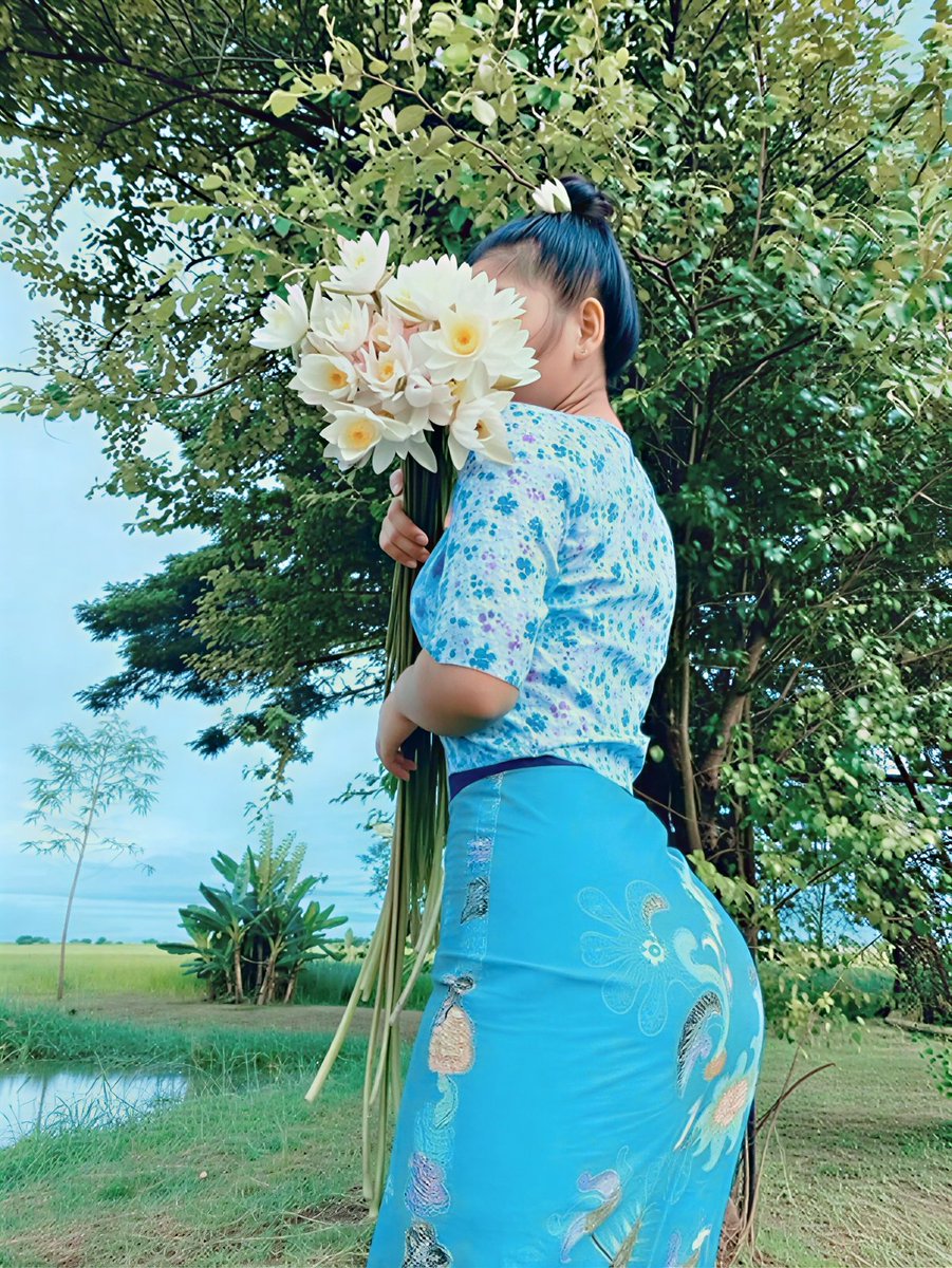 အပြာစာအုပ်များ tweet media