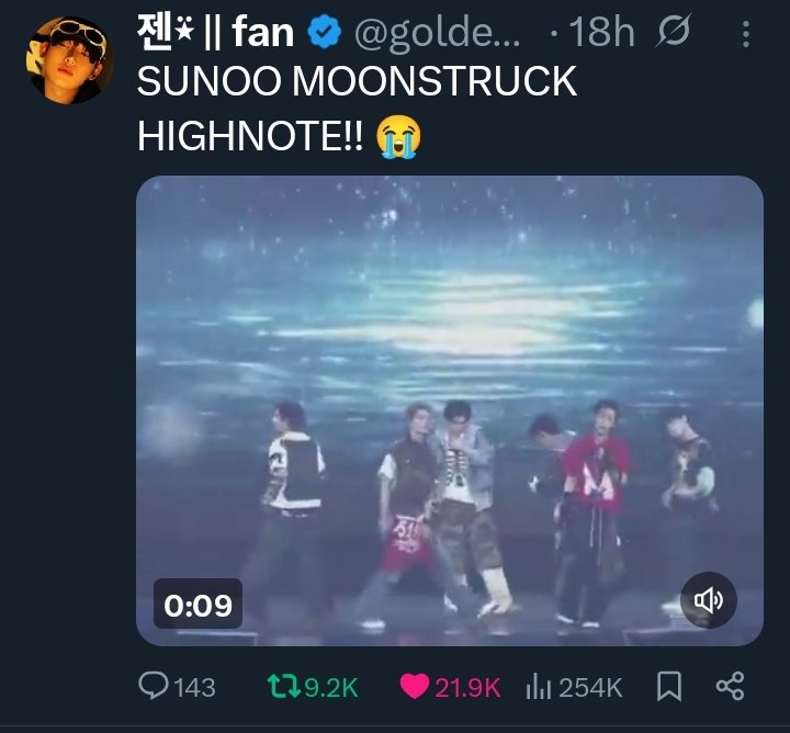 riri tweet media