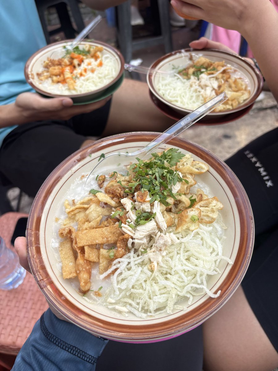 ichaicong's tweet photo. I am so frickin hungry, I ate a bowl of bubur ayam and udon before 10am. What a day. https://t.co/2Cite1O00k