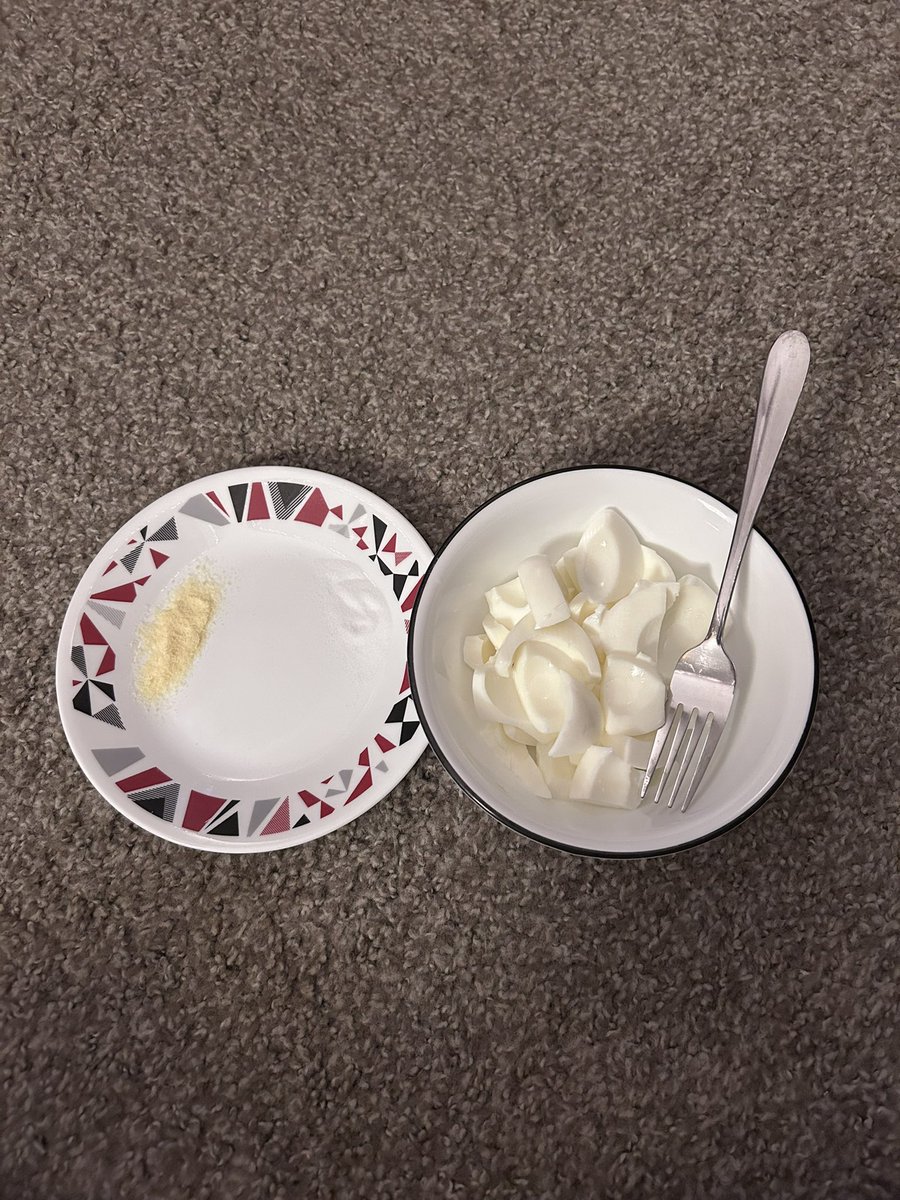 dangerousfumes's tweet photo. For dinner I’m having 6 hard boiled egg whites w aromat + salt to dip in https://t.co/r8yNkjVJiV