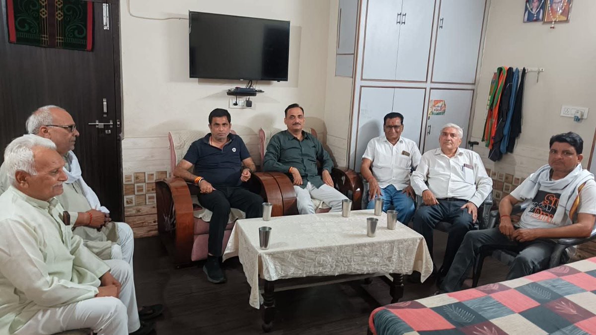 #योगी_सरकार_आपके_द्वार 
आज विधानसभा बुलंदशहर के ग्राम नेथला हसनपुर में राष्ट्रपति पुरस्कार प्राप्त शिक्षक कांति स्वरुप शर्मा जी के आवास पर जलपान किया। 
#PMOIndia #nitinnabin #BJP4IND  #BJPWESTUP  #BJPGovernment #ChiefMinisterOfficeUttarPradesh  #MYogiAdityanath #SunilBansal
