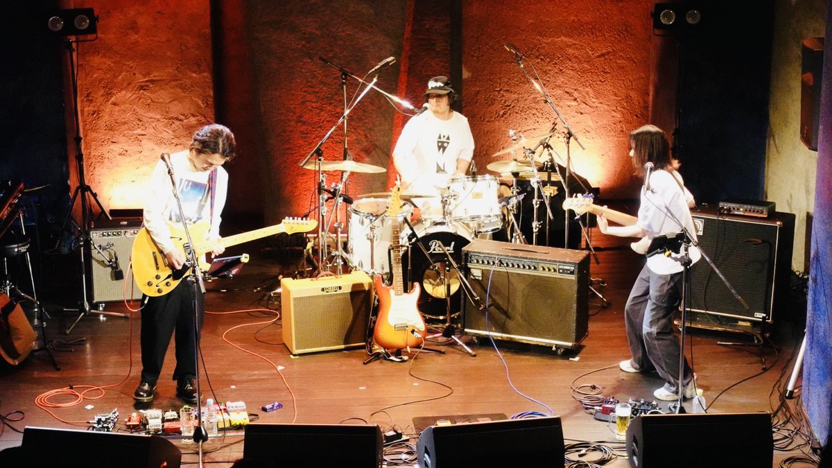 吉本ヒロ cajon drums tweet media