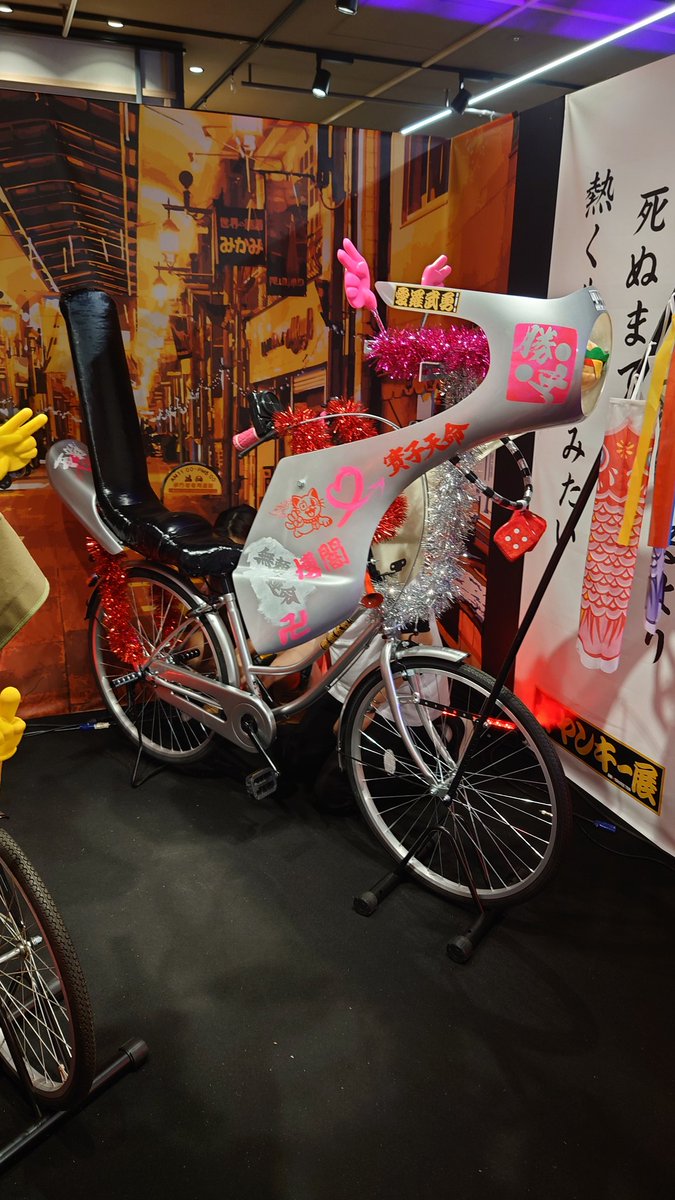SadowskyNYC's tweet photo. オサレなお部屋にオサレな自転車
すばらすぃ(TдT) https://t.co/tqlVkCwx6Z