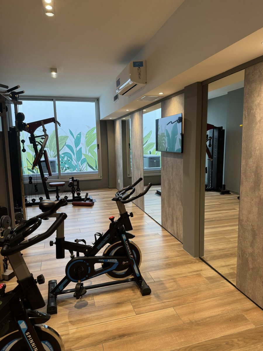 Temptationkingg's tweet photo. Gym time https://t.co/WcbOThfEbm