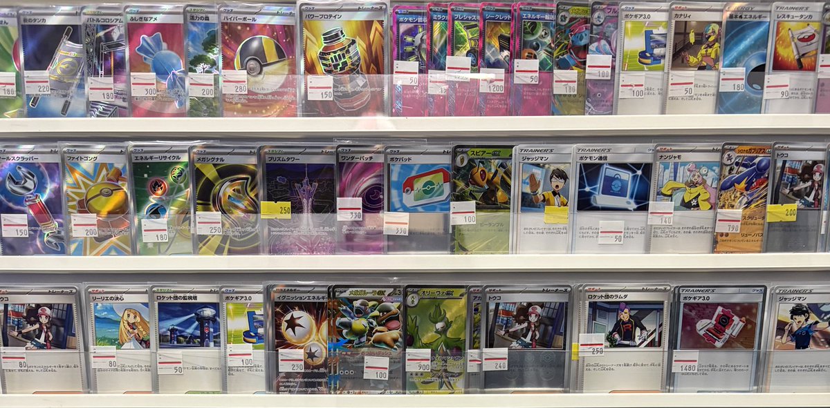 torekabreak's tweet image. トレカブレイク　秋葉原店👑

マスボ半額コーナー追加🉐
全品100円🔥

汎用カード　v・VMAX RR・RRRなども
お安く出品✨
是非トレカブレイクへお越しください👑
