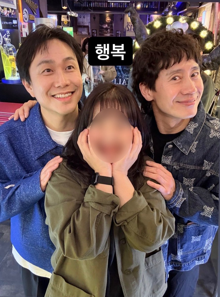 arbyslight's tweet photo. 스탭분 인스타에 신하균이랑 정세배우님
신하균 베이비펌한거 뭔데 졸라커염짐ㅅㅂ!!!!!!! https://t.co/qpHCQF89wv