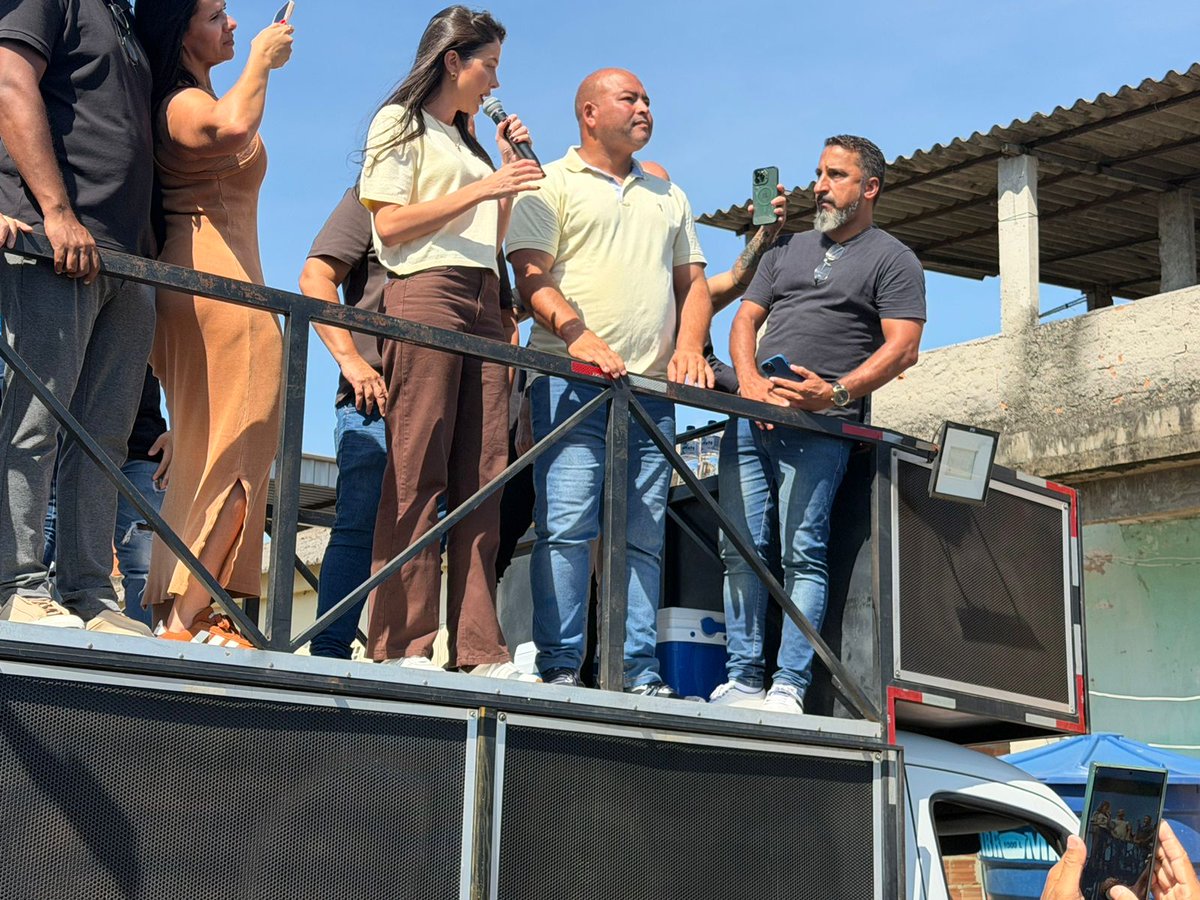 mpferreira09's tweet photo. Participando ontem sábado de uma grande inauguração da ponta da rua Impala. Mariana Canella Governando com Responsabilidade e Compromisso. https://t.co/I3cGgK95Cf
