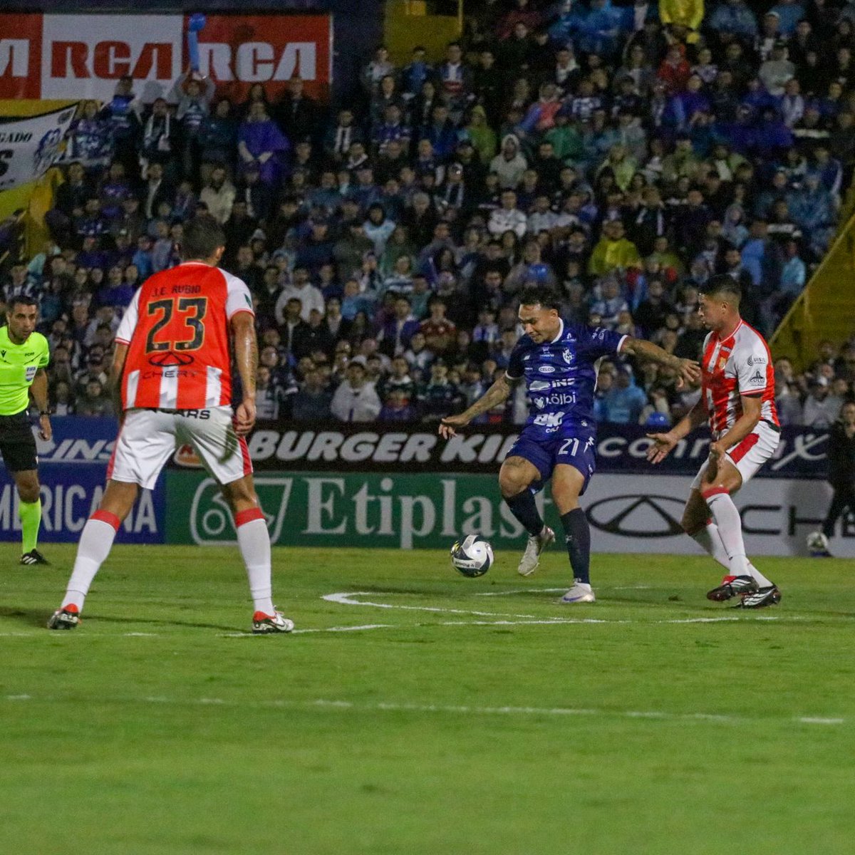 ADNROJIAMARILLO's tweet image. 🔴🟡 #CSH | 🔚 El Club Sport Herediano golpea primero en el juego de ida de la semifinal, con victoria por la mínima en el "Fello"Meza ante el Cartaginés de 0 a 1.❤️💛🔥⚽

⚽ Elías Aguilar

#CSC 0-1 #CSH

📸 :Fuente @piedra_photo. 

#SomosÚnicos #CSH #paginaadnrojiamarillo1921