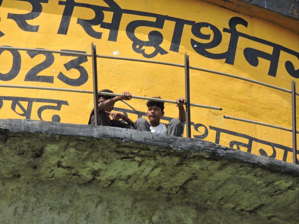 ANI's tweet image. #WATCH | Indian Air Force tweets, "On a request from state government authorities, an IAF Mi 17 V5 of Central Air Command (CAC) was deployed to rescue two stranded children, who were stuck on top of a water tank in Sidharth Nagar in Gorakhpur, Uttar Pradesh. The children were