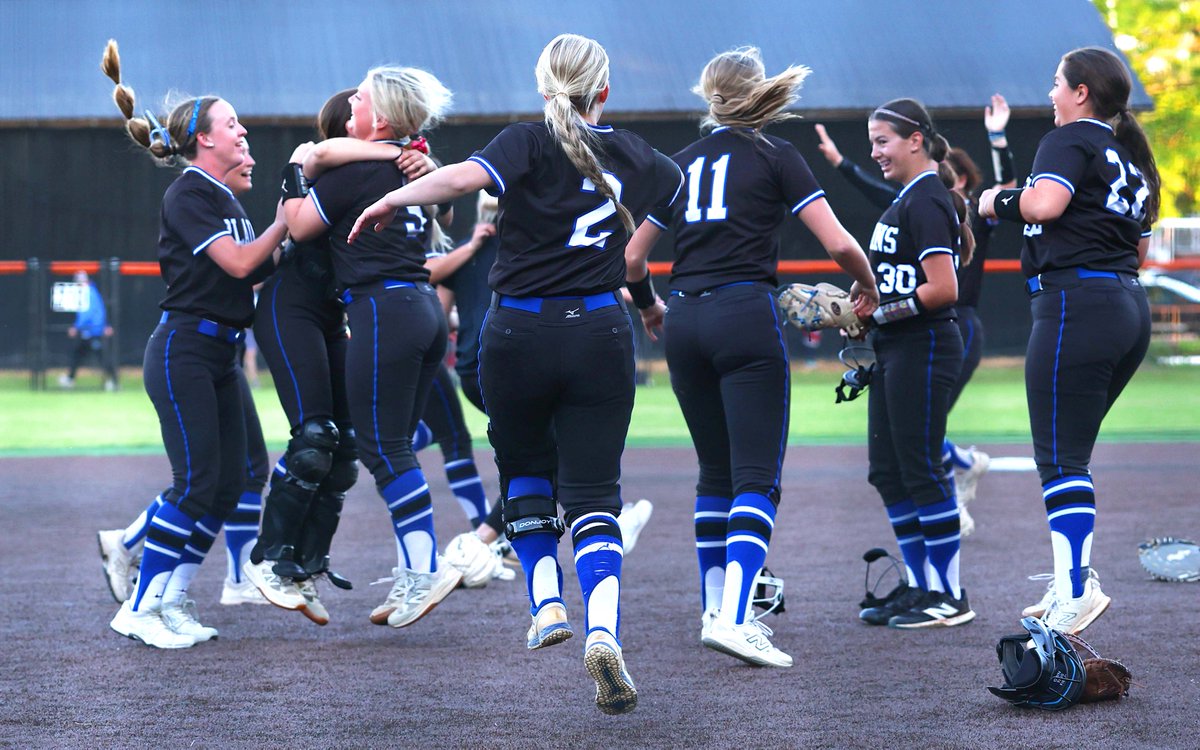 jmedley_EAToday's tweet photo. WP CHAMPS

White Plains overcomes scare to outlast Cherokee County for area title. Pleasant Valley, Ohatchee punch tickets to regional. Lincoln bound for regional as runner up.

https://t.co/13uxLPRRaP https://t.co/OV7aNZ5jSG