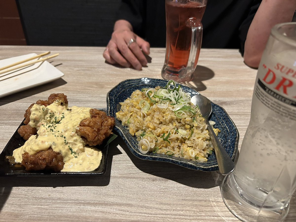 takke321's tweet photo. GW1日目は宮崎の実家泊。帰省してた大阪住みのパイセンと久々に飲んで、今日は宮崎から薩摩路へ。
出発して90分、久々の曽於市は道の駅たからべきらら館で休憩。
今日は生憎の雨ですなぁ🫠 https://t.co/owqdVi1QoE