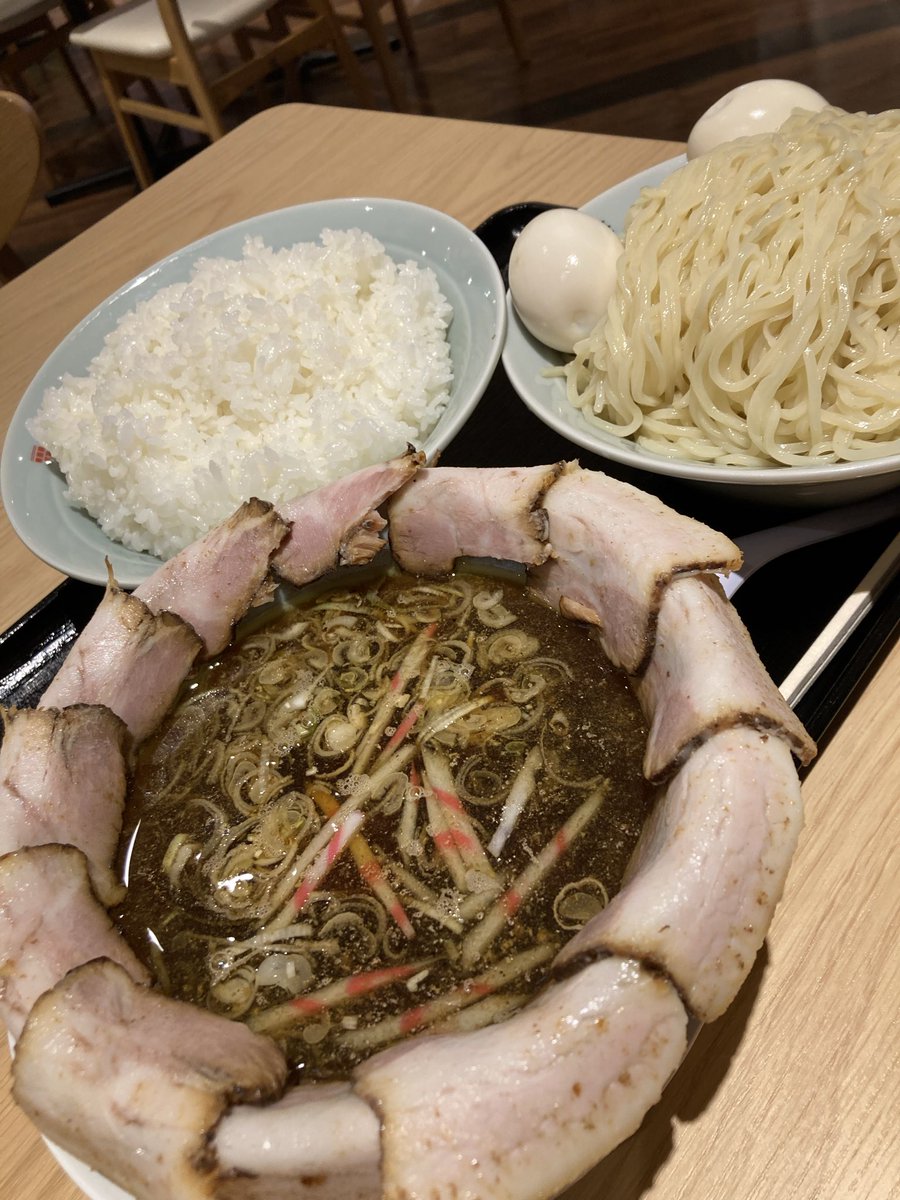 としのん tweet media