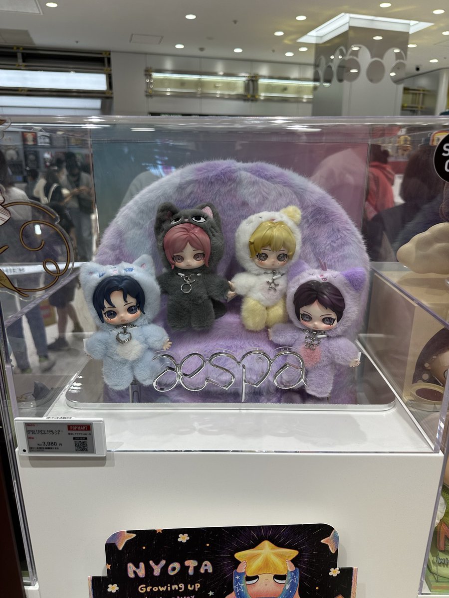 xxae_chan's tweet photo. 予定があって急いで向かったらとっくになかった...
お店の人から再入荷はわからないですと言われてしまいました...
流石aespaとポップマート人気がある！！
#ポップマート
#aespa https://t.co/rf8c9SI6q5