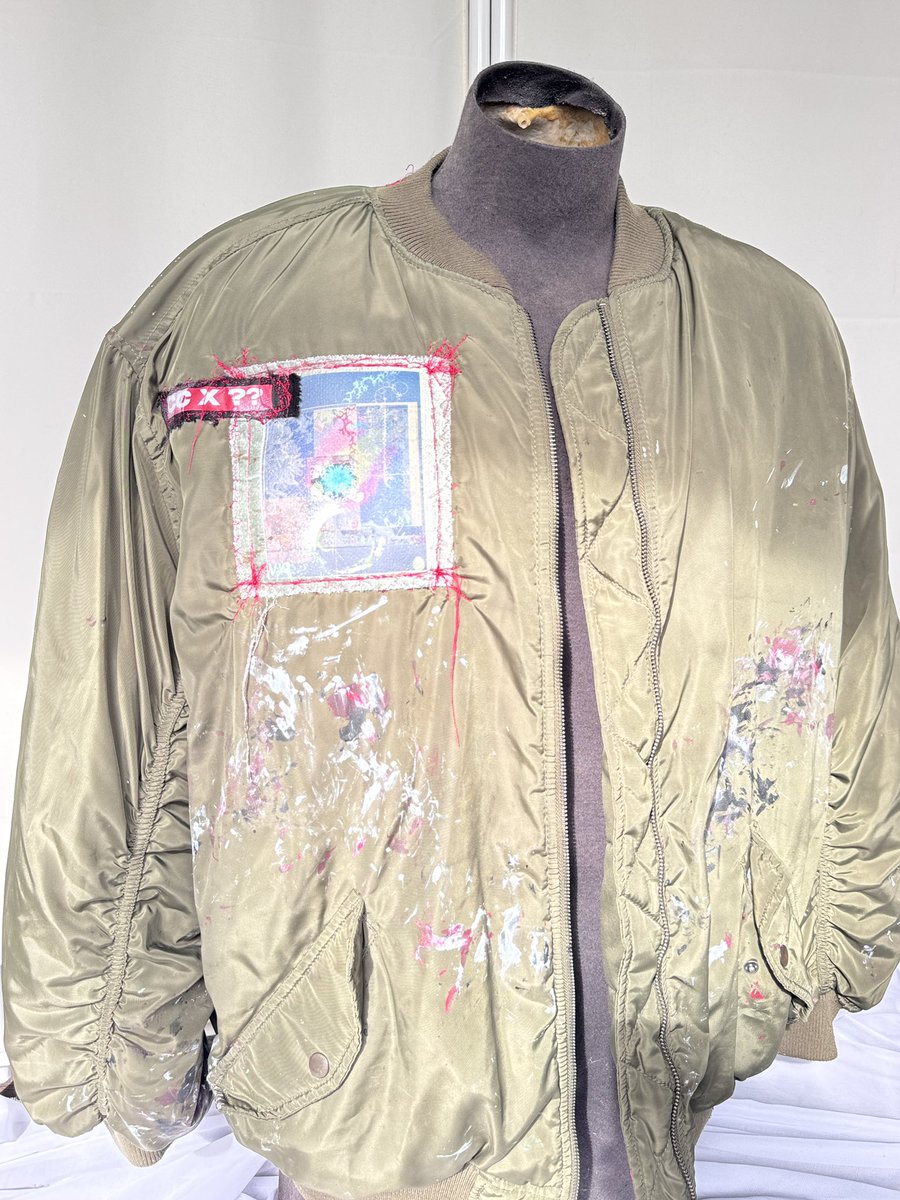 sharoncleaer's tweet image. experimental bomber jacket, mixing my art and textile energy ~

#contemporaryart
#wearableart
#artprocess
#experimentalart
#mixedmedia