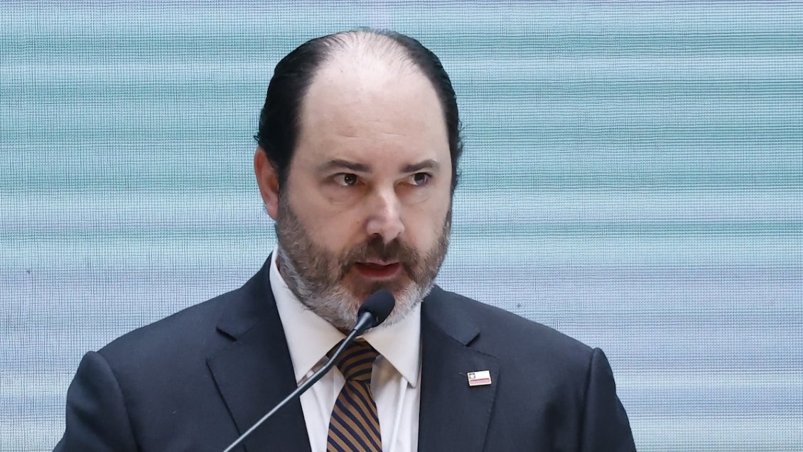 Cooperativa's tweet image. Ministro del Trabajo por posibles despidos masivos: "El ajuste fiscal es una política necesaria" tinyurl.com/mudccs2c
