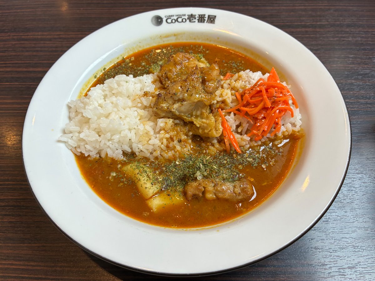 夜行けなかったからCoCo壱行ってきた🐰🍛✨
クリームコロッケ食べたいなって思ってたけど、お店行ったら期間限定でケララチキンスパイスカレーってのがあったからそっち食べてきた💡
ココナッツミルクのカレーは美味しい😋