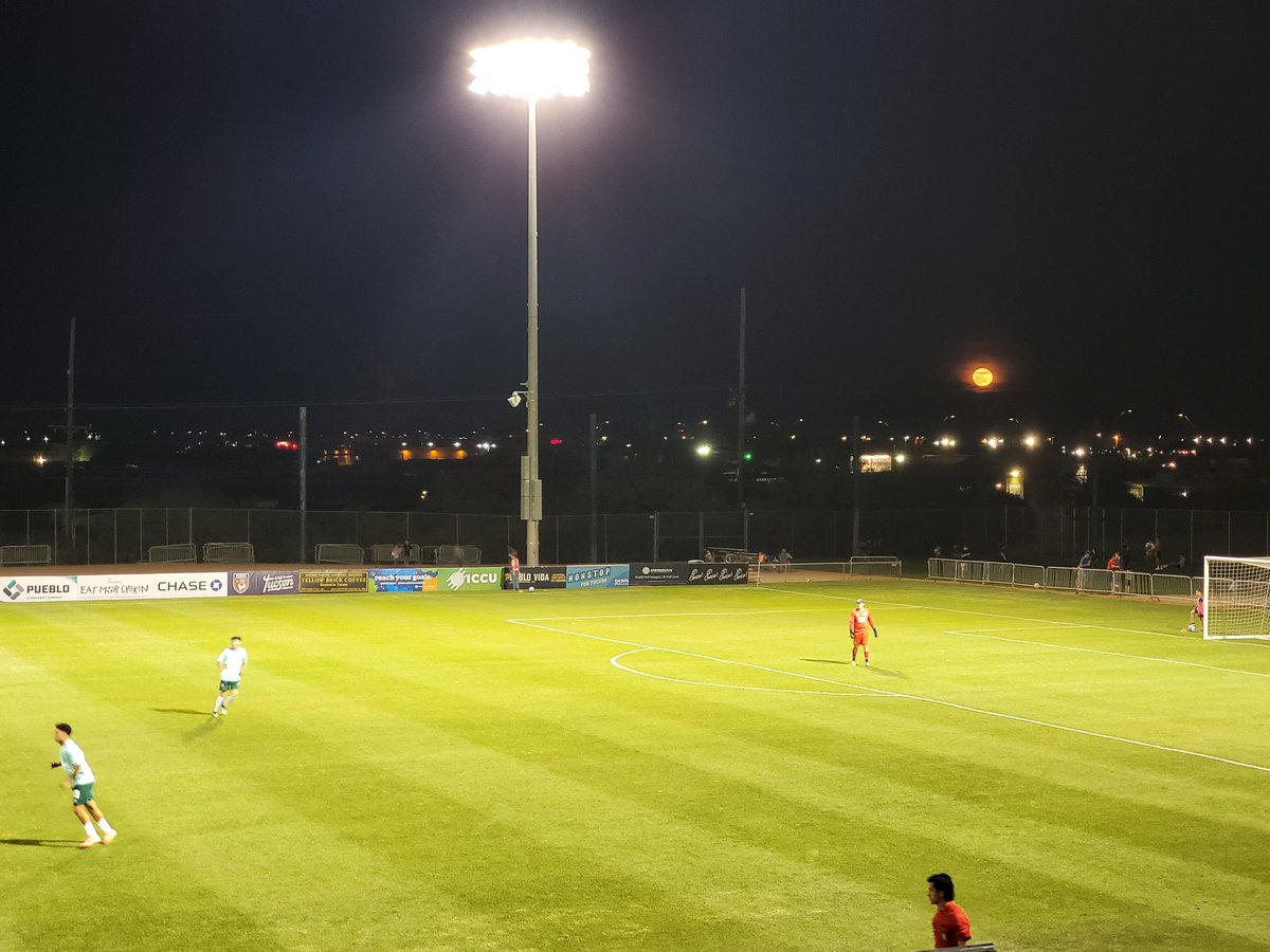 NoahButlerLJ's tweet photo. Beautiful night for some @FCTucson. https://t.co/GX8qqVB86V