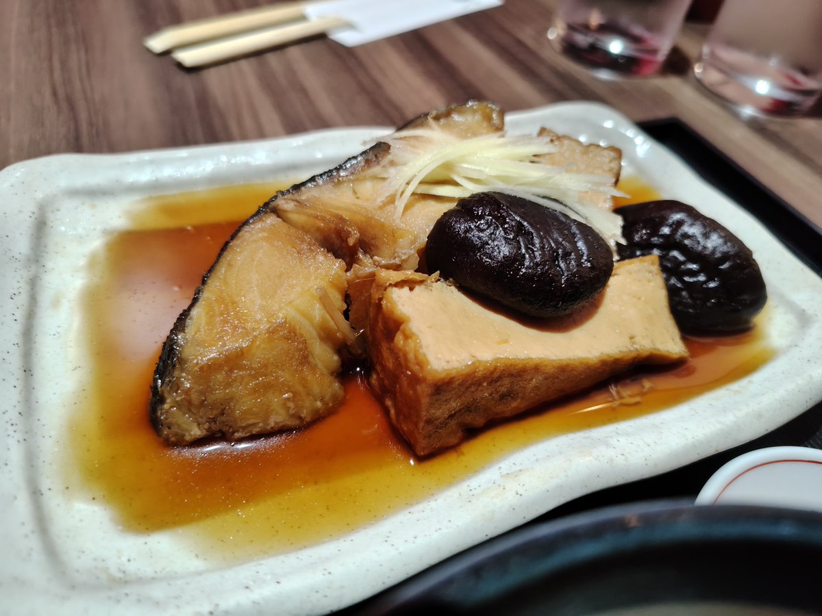 shunsaifujifuji's tweet photo. 大國魂神社でくらやみ祭りが開催中ですが飲食店はどこも混んでますし屋台もたくさんは買えないな……
そんなときは旬菜和酒ふじ藤でランチでも飲みでもいかがでしょうか！！
なんてったって空いてます！！涙
すぐに入れます！！！涙涙
こんなに美味しいのに！！！！涙涙涙
＃くらやみ祭り
＃大國魂神社 https://t.co/V3HRPH4lAF