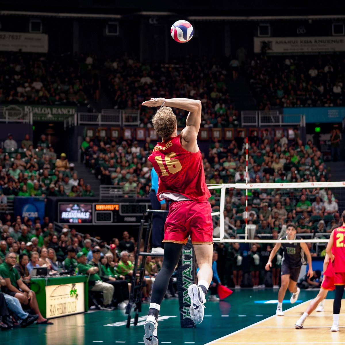 USCmensvolley's tweet photo. Timeout Trojans ⏰

S4 | USC 13 ⚔️ 18 HAWAI'I
Rainbow Warriors 2-1 https://t.co/hUlZit11vj