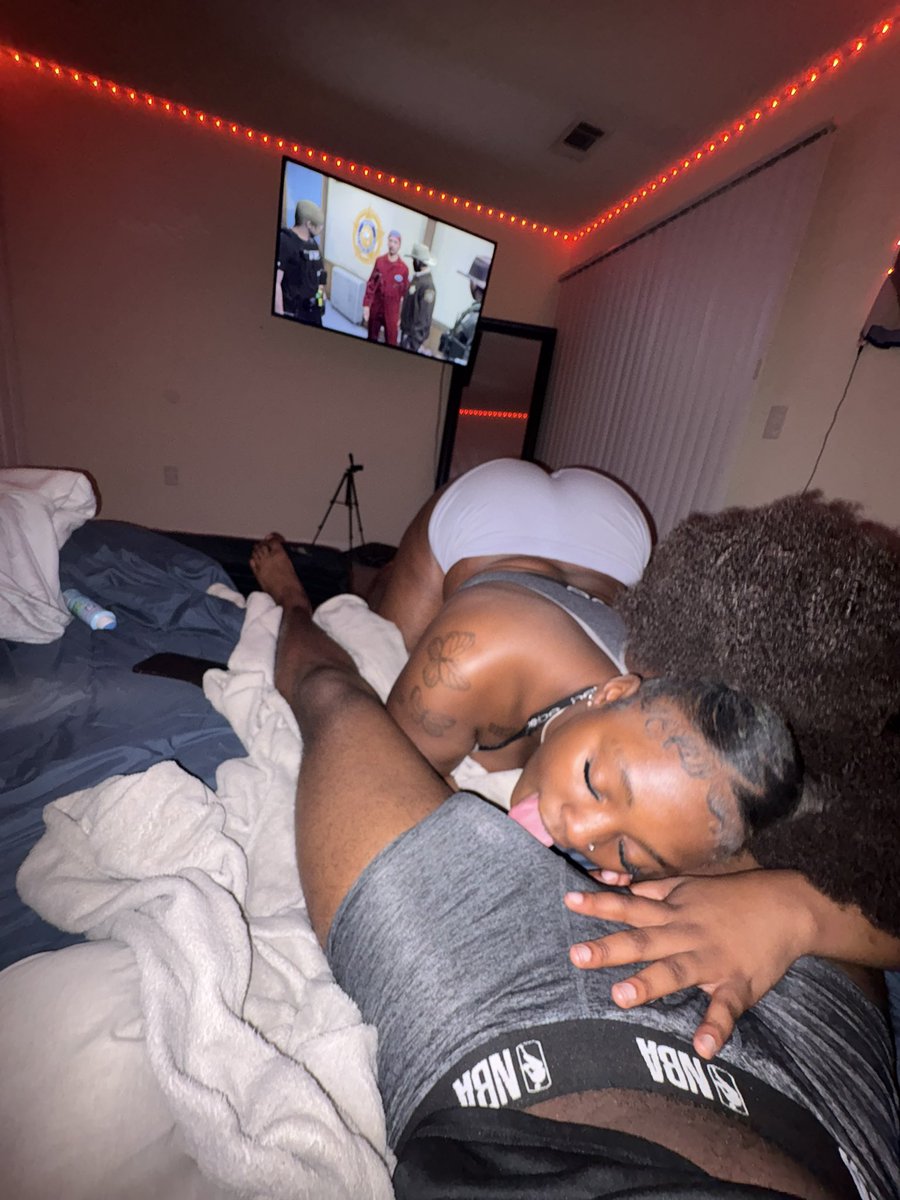 MrMrs2freakyy tweet media