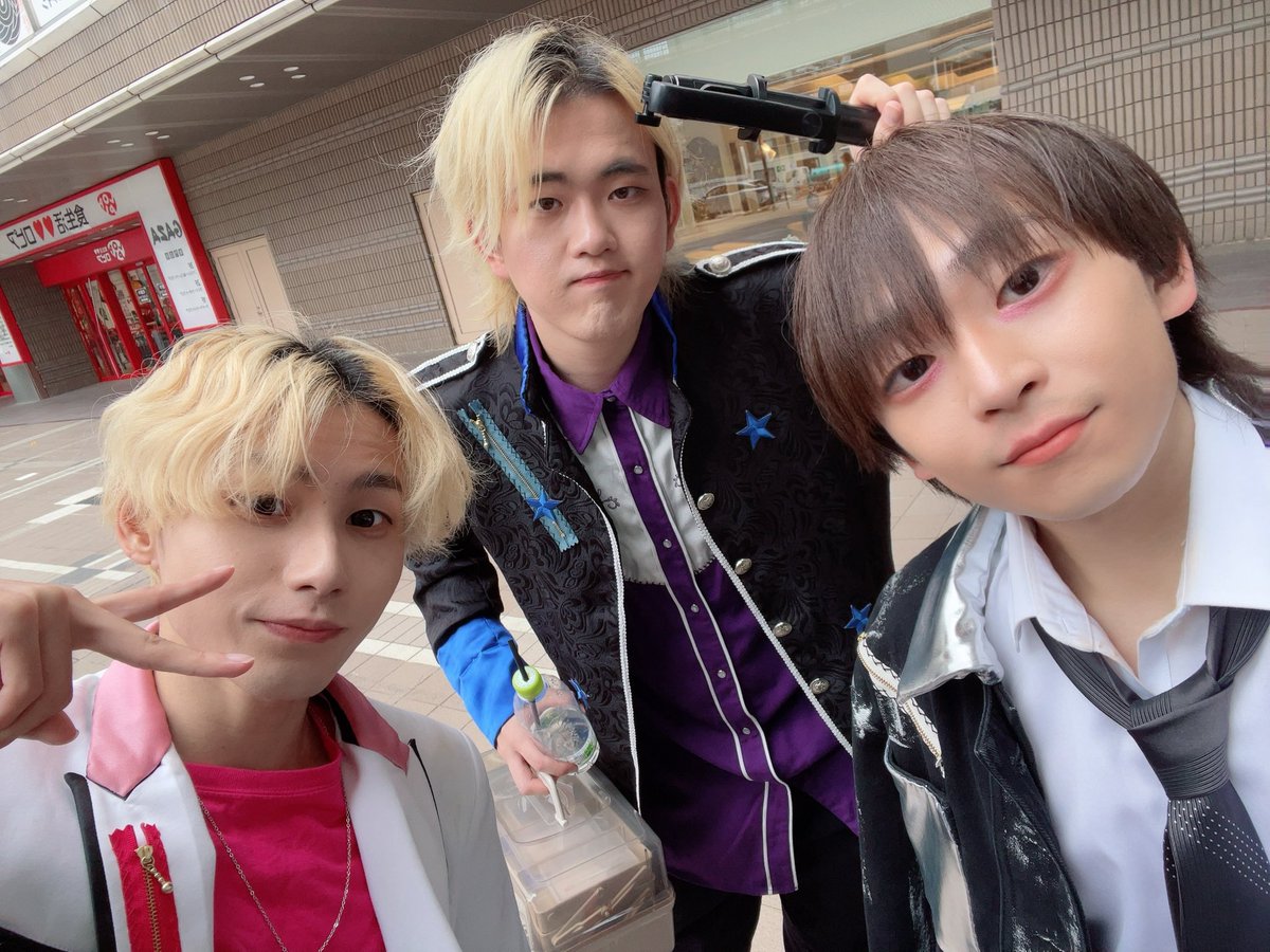 REV'z【公式】 tweet media
