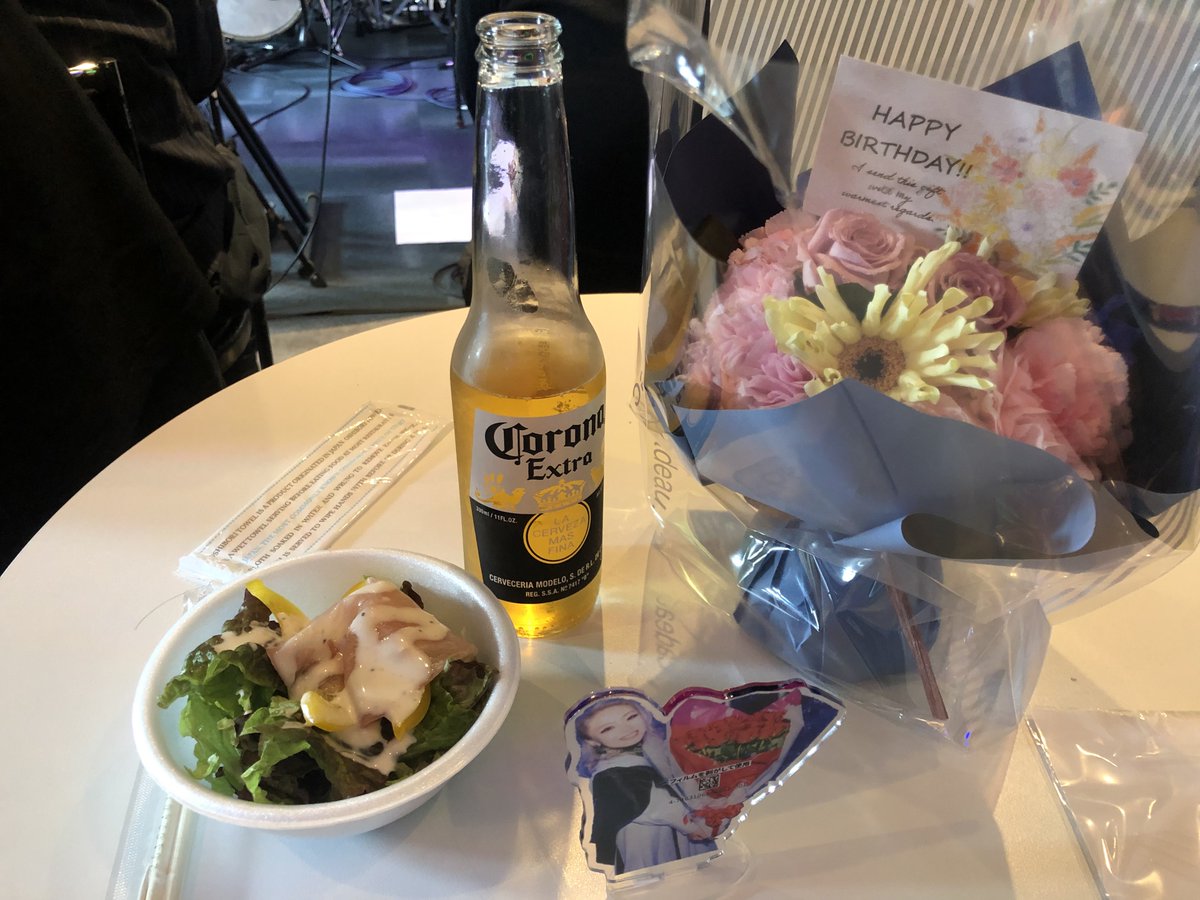 Shima88581457's tweet photo. 第一の現場 : 絶賛応援中📣のみちゃんこさん、「Misaco Birthday(QUEEN RABBIT)」@吉祥寺DAYDREAM。
まずはランチコースで料理を頼んでスタート。事前チェキ購入。これで撮影もし放題☺️
(続く)
#みちゃんこ
#Misaco
#QUEENRABBIT https://t.co/Yg7rj6A7vd