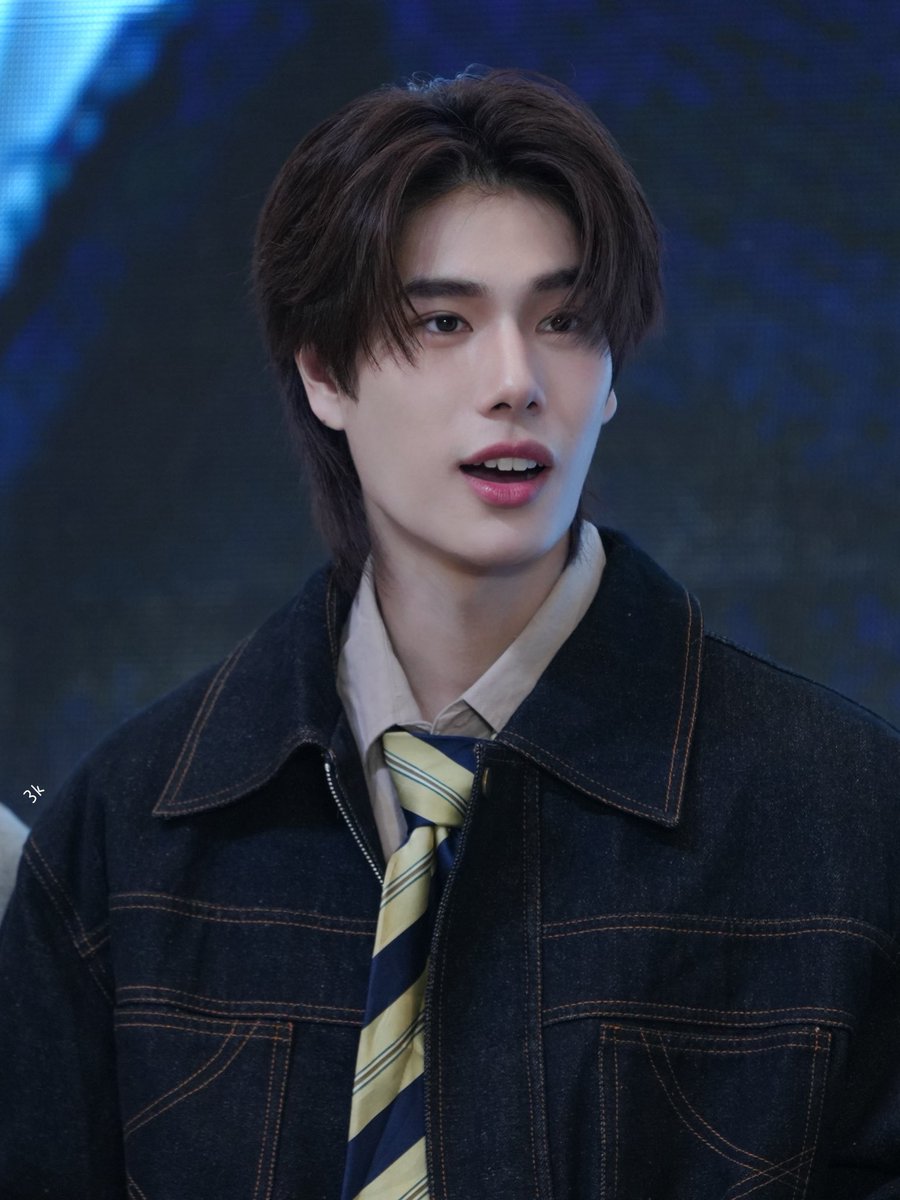 ailuo217's tweet photo. 🤏🤏
PHUWIN MODE ON SHANGHAI

#PhuwinShanghaiFansign
#phuwintang https://t.co/wxNeQiXWoW