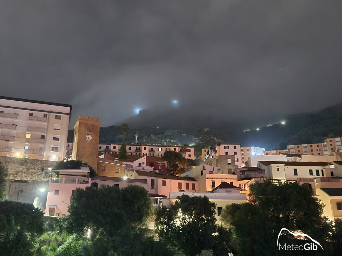 MeteoGib_'s tweet image. #Gibraltar - 6am, 03/05 - it's been a mostly cloudy, hazy and at times misty night with light Easterly/ Levante winds at first, which have now flipped Westerly, while a little line of thicker cloud just moved through giving a few spots of rain - it's a warm 18C with humidity 88%.