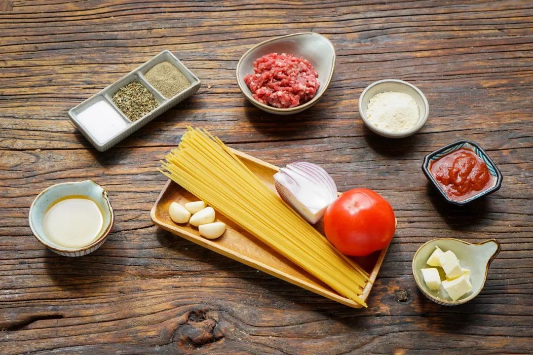 Naghmeh1611's tweet image. 10-Minute Creamy Tomato Pasta! Sauté garlic, toss with canned tomatoes + a splash of cream, then mix with al dente pasta. Top with parmesan u0026 basil—quick, cozy, delicious! #HomeCooking #QuickRecipes #PastaLovers