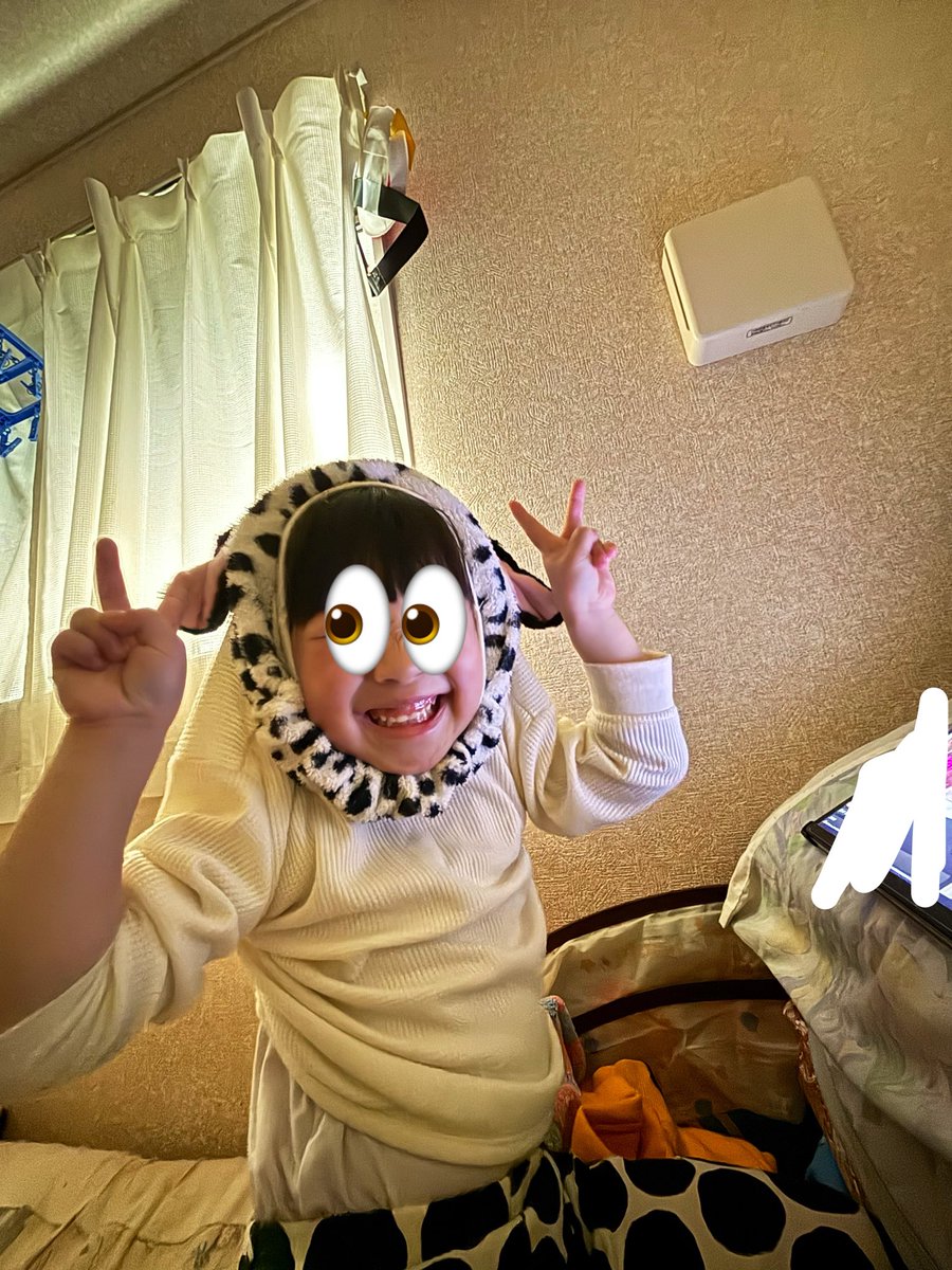 11260624aaa's tweet photo. 各々、見たい動画を見たりしてて隣見たら未確認生物🪼いて声出して笑った😂

めっちゃ姿勢良く動画見るじゃん🙆🏻‍♀️🙆🏻‍♀️🙆🏻‍♀️
そんな我が家のゴールデンウィーク1日目🏡 https://t.co/D1HUPPcAf7