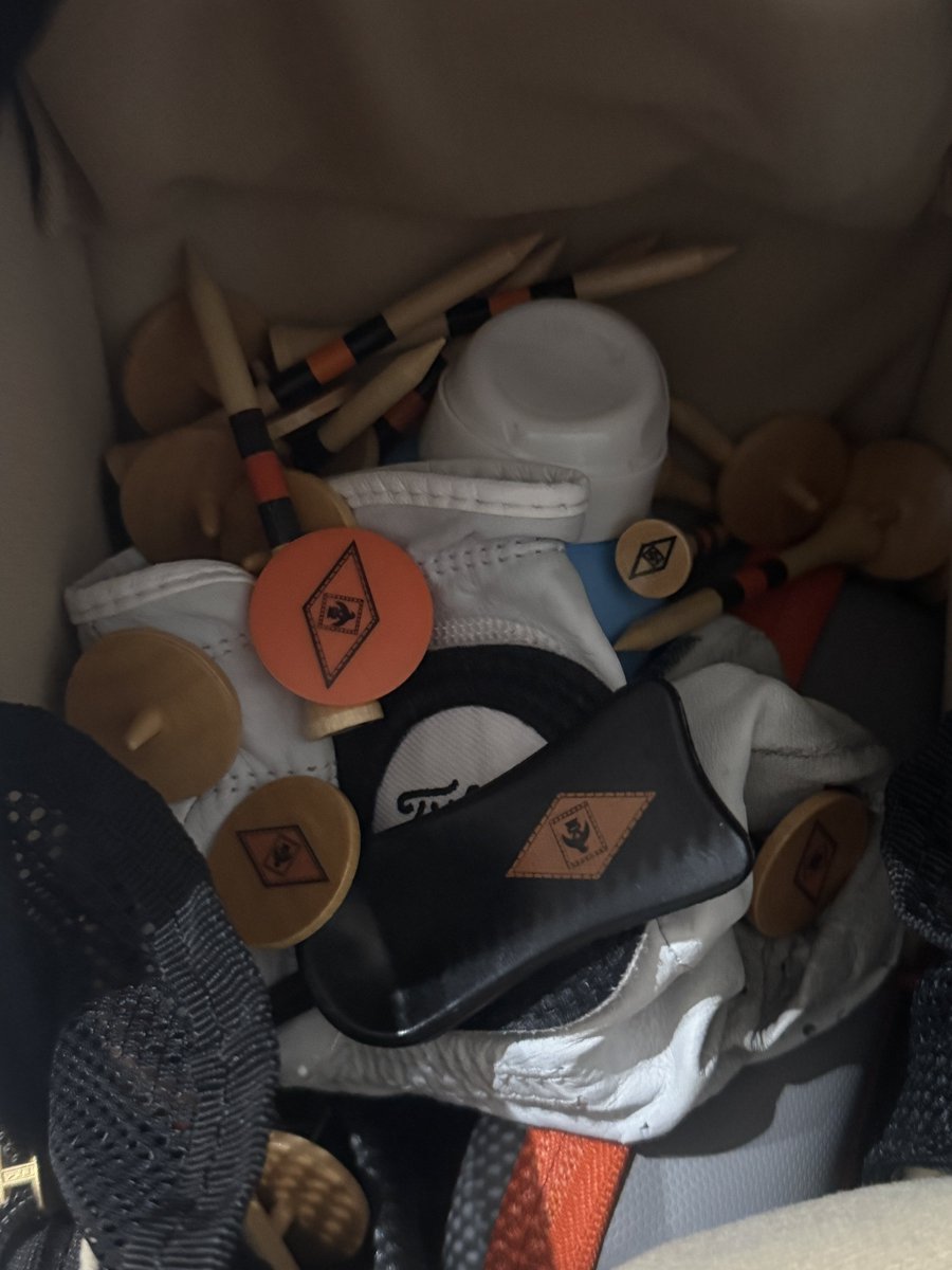 b9bozzi's tweet image. I get to my boy’s place and within 2 minutes he says “here” and dumps all this in my bag. #thanks #creek