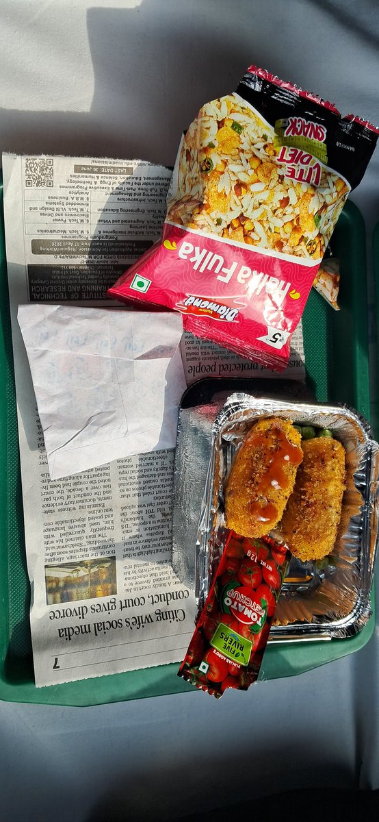jignesh_10's tweet photo. Poor food quality &amp; inadequate service in Train No. 222
PNR: 261356963
Date: 02-05-2026
Breakfast provided was incomplete (3 items served in newspaper). On raisinge issue, onboard staff confirmed food shortages
Request immediate action.  
@IRCTCofficial @RailwaySeva @RailMinIndia https://t.co/kV7MDGCFQW
