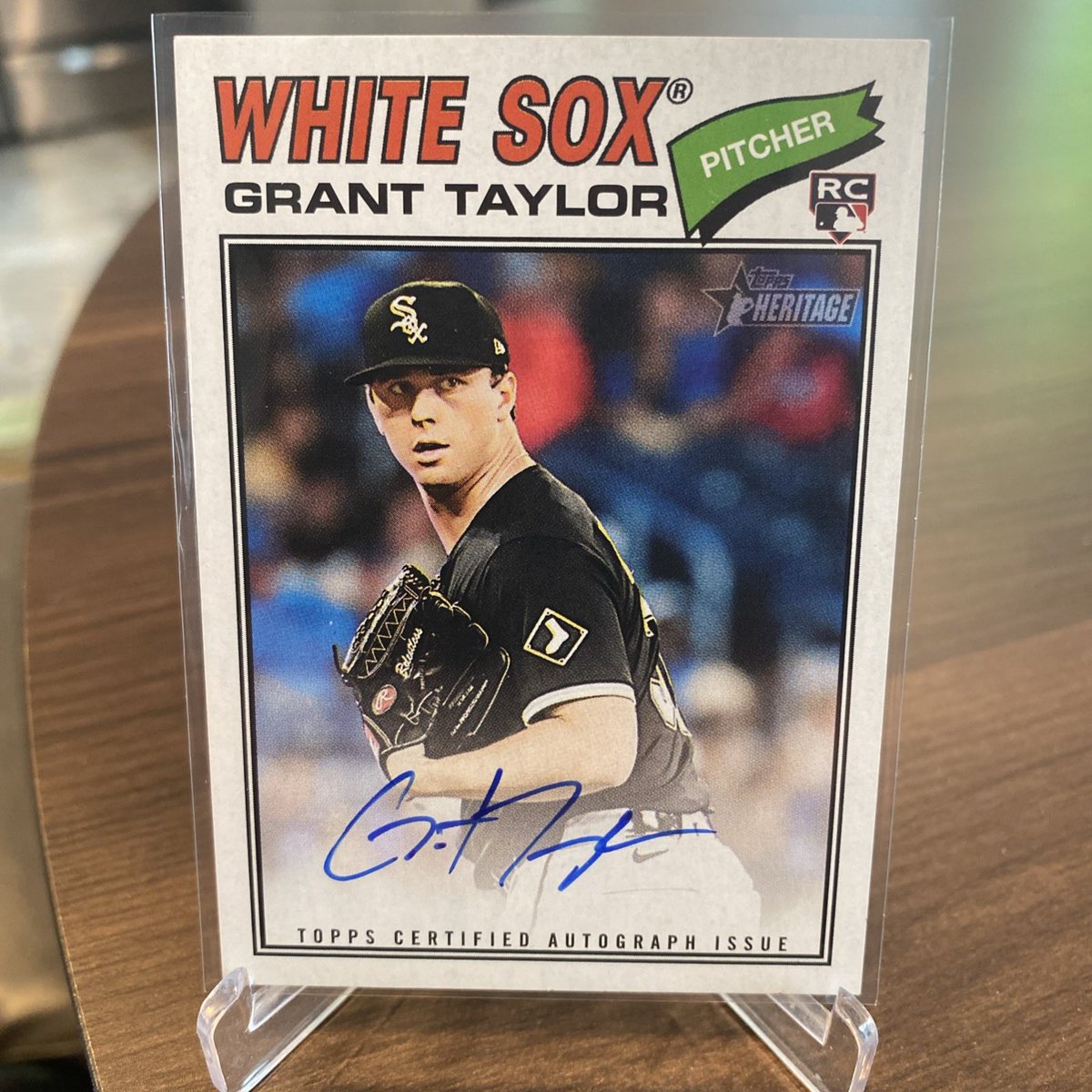 DJointPromotion's tweet image. Grant Taylor 2026 Topps Heritage Real One Auto RC Chicago White Sox Rookie On Card Autograph ROA ebay.us/m/Jdgz0J #eBay #MLB #Topps #TheHobby ⚾️#BaseballCards
