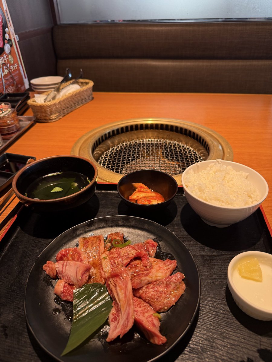 やす子 tweet media
