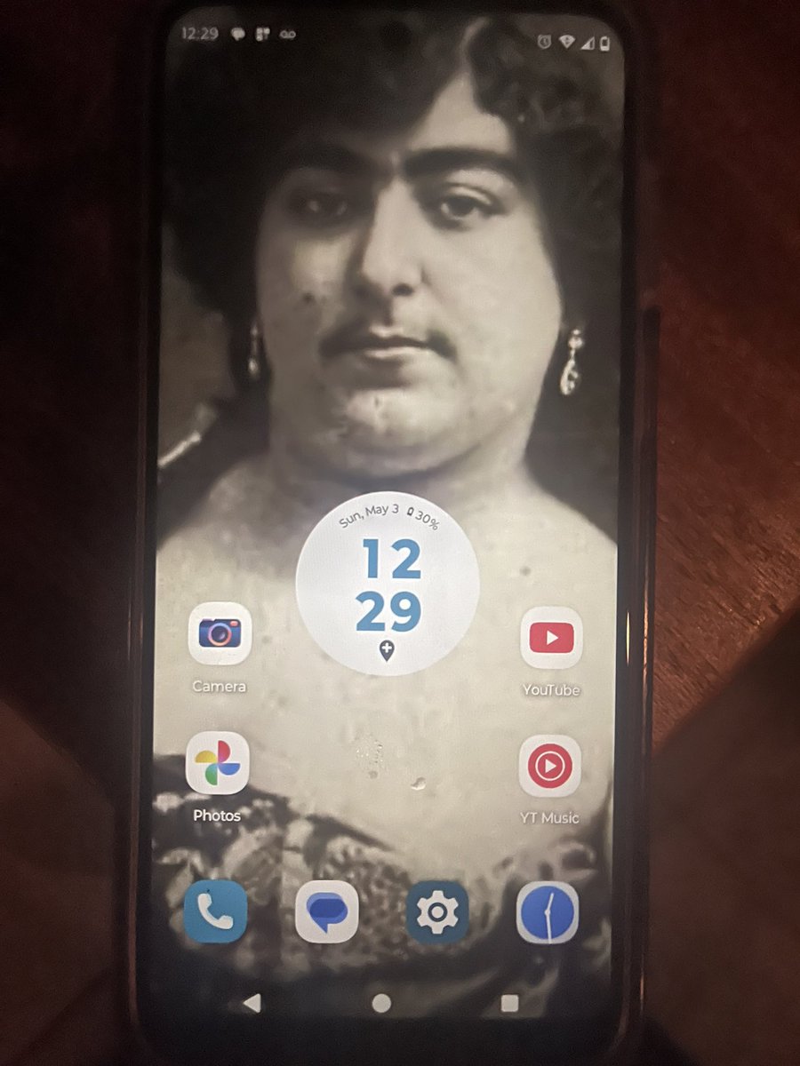 gardenofevaaa's tweet photo. Not me making this arman’s Home Screen while he’s asleep https://t.co/7AG2YZtaOm