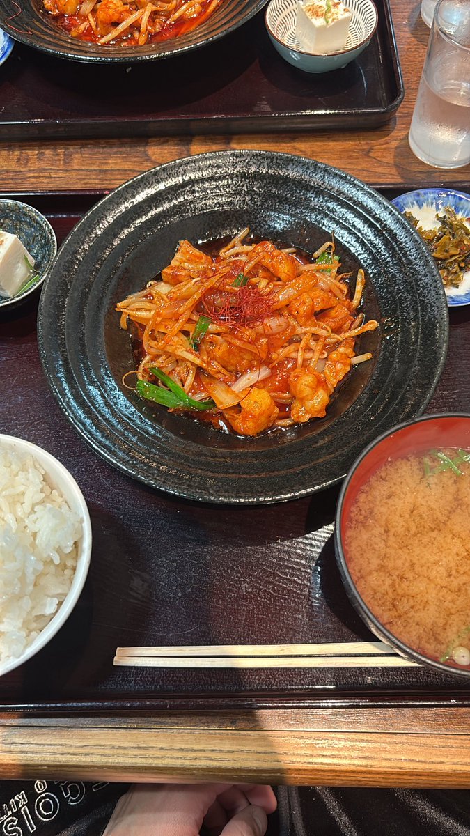 八州久々食った
もっとボリューム欲しい感。。
次は何食べようか迷う