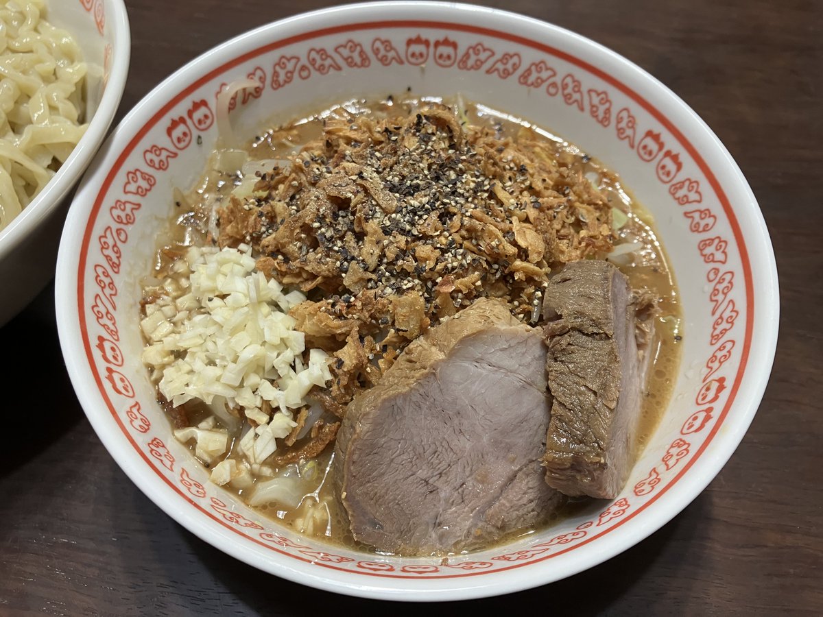DJ_MSGK's tweet photo. 二郎系つけ麺 歴史風ver.
オーションの残りがあんまりなくて傾奇者と同量で作ってみた
ワシワシ感がかなり失われてるのでオーション多めで次回は作りたい
味はいい感じ
フライドオニオンとブラックペッパーが革命すぎる https://t.co/BVyXEeECYe