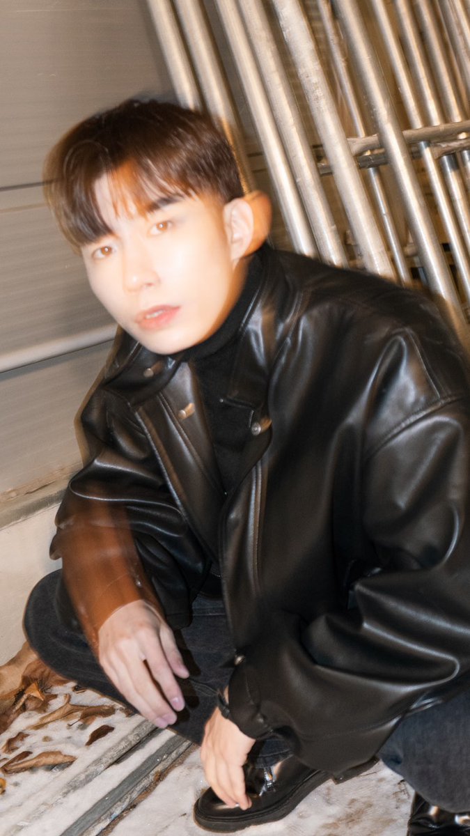 빛이나는☆우현 tweet media