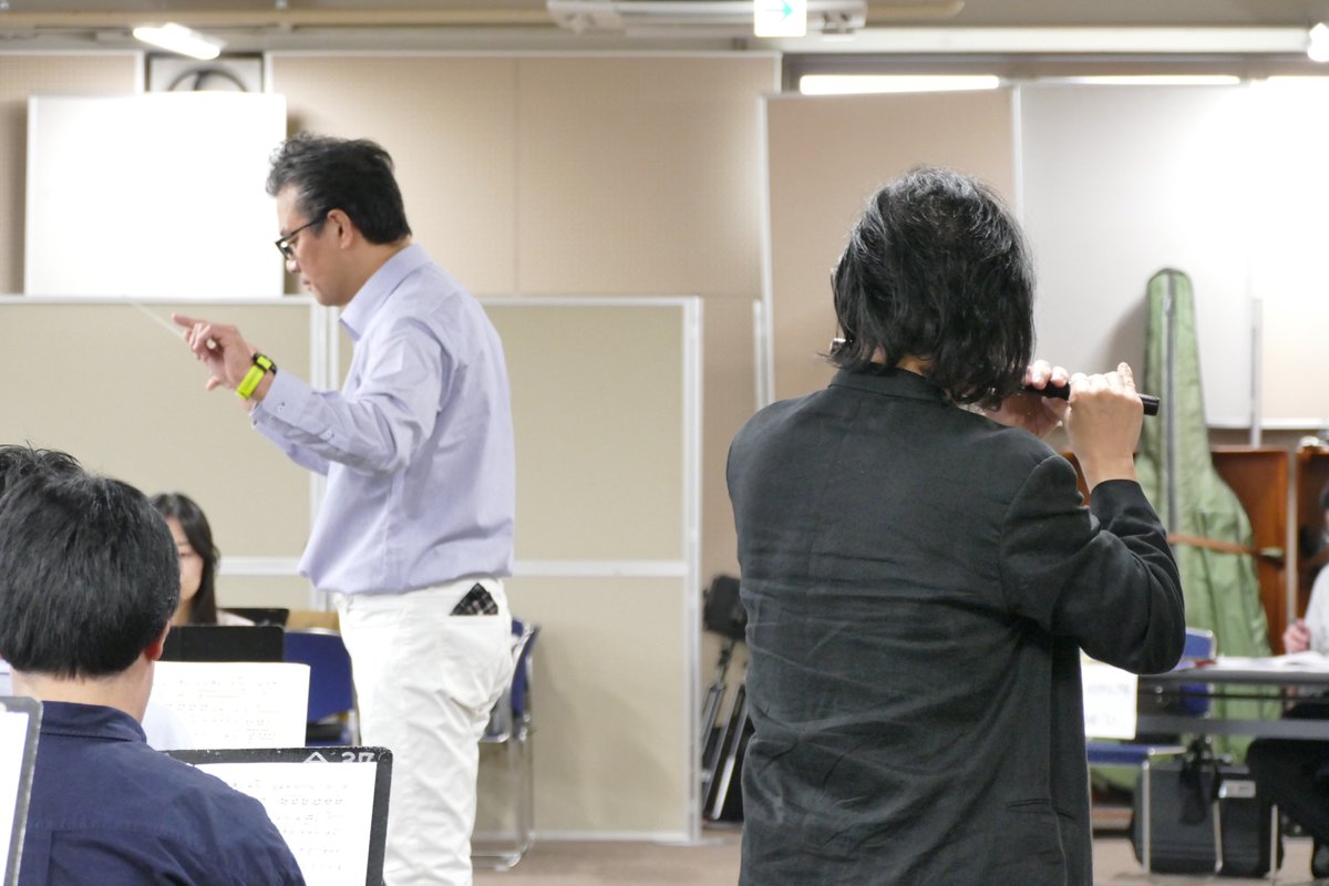 OsakaShion's tweet photo. 【公演情報✍️】

リハーサル2日目の様子をお届け📸
🎼 福井特別演奏会 🦕

本日は『交響詩「#ぐるりよざ」』にて龍笛でご出演いただく、#中原善仁 さんにお越しいただきました👏
雅やかで神秘的な龍笛の音色が加わる、特別なステージをどうぞご期待ください🥹✨

当日券は、開場の15:00より販売いたします🎫
5月5日はぜひハーモニーホールふくいでお会いしましょう‼️

✅福井特別演奏会
日時：2026年5月5日(火･祝) 15:00開場／16:00開演
指揮：齊藤 一郎
会場：福井県立音楽堂 ハーモニーホールふくい 大ホール

プログラム
♪ ザ・ガーズ（星出 尚志）
♪ 仮面幻想（大栗 裕）
♪ あつまれ　おもちゃのマルチャ！（伊藤 士恩）
♪ ウインド・オーケストラのためのバラッド（高 昌帥）
♪ 夕映えの丘（森山 至貴）
♪ 管楽器のためのフィナーレ（伊藤 康英）
♪ 交響詩「ぐるりよざ」（伊藤 康英）

👇チケットのお買い求め・公演詳細はこちら👇
https://t.co/APMR8diuLy

お越しになれない方へ、ライブ配信も行います📹
👇ライブ配信の詳細はこちら👇
https://t.co/ZaYW5Xl76q

#オオサカシオン