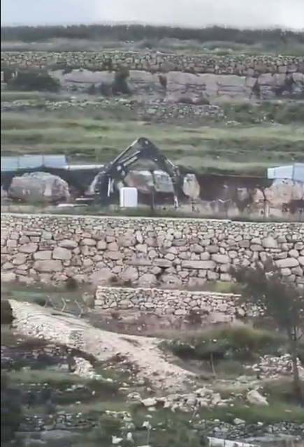 heavy_occ's tweet image. 🚜 Demolition of a building using a Hyundai excavator near Beit Ummar, north of Hebron, April 27, 2026
🚜הריסת מבנה באמצעות באגר יונדאי מזרחית לבית עומאר, צפונית לחברון, 27 באפריל 2026

#BeitUmmar #Hebron #WestBank #Hyundai #Apr2026 #heavy_destruction 

📸 @PalinfoAr