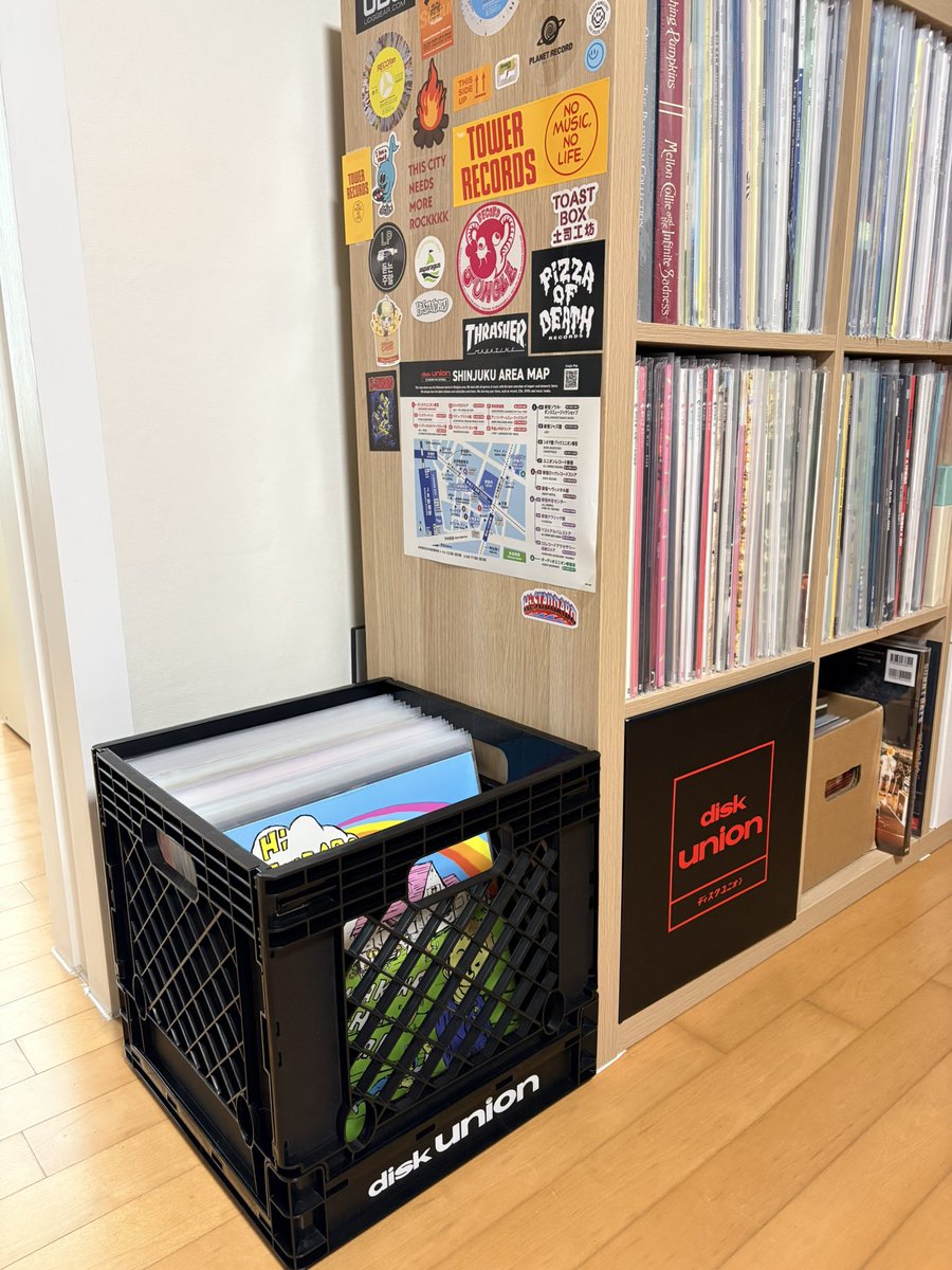 JUNx001's tweet photo. ディスクユニオンでRecord Crateを買いました🤑
好きなPUNKのレコードを中心に整理するのにとても良いと思います🎶🎶🔥
デザインもかっこいいですね✨✨
#RECORDCRATE https://t.co/sYXSSXTKEb