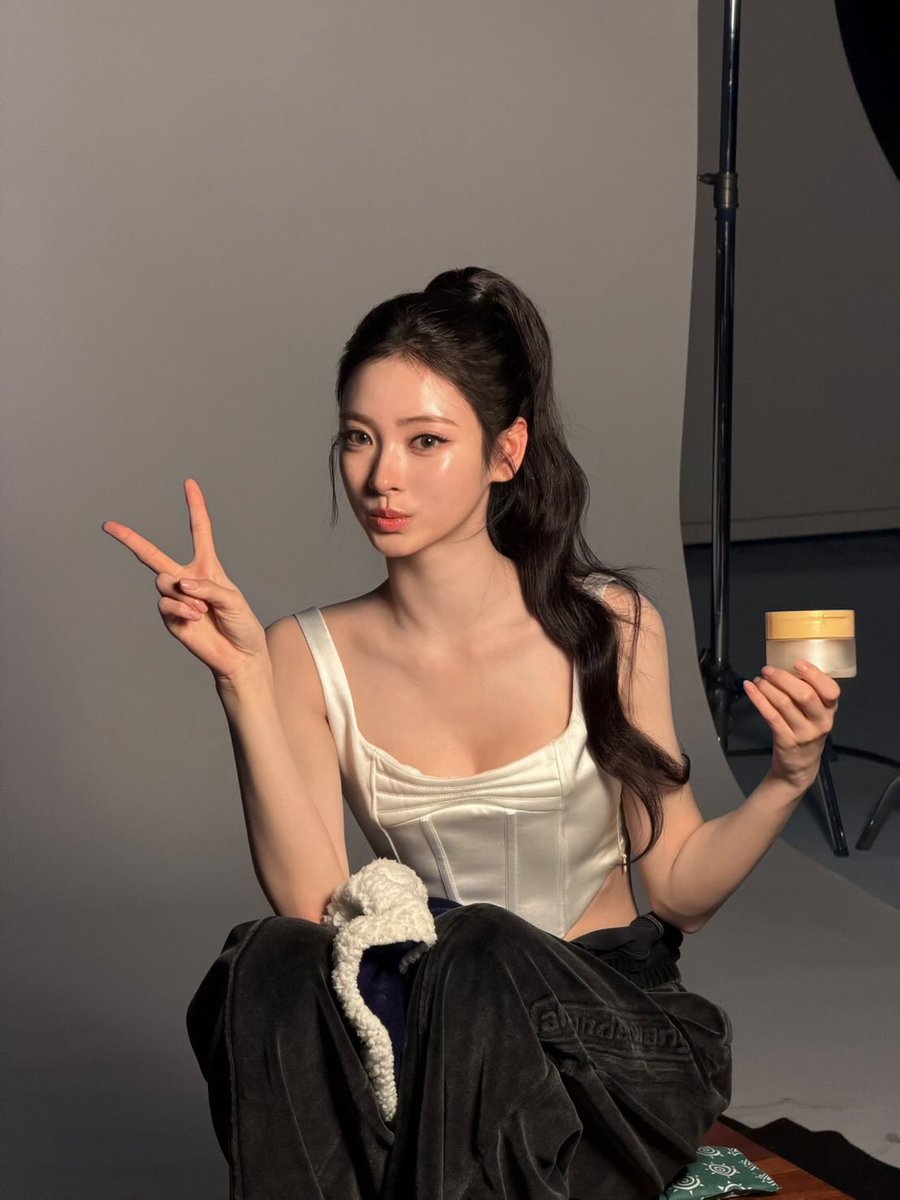 MEOVV ANNA 안나 tweet media