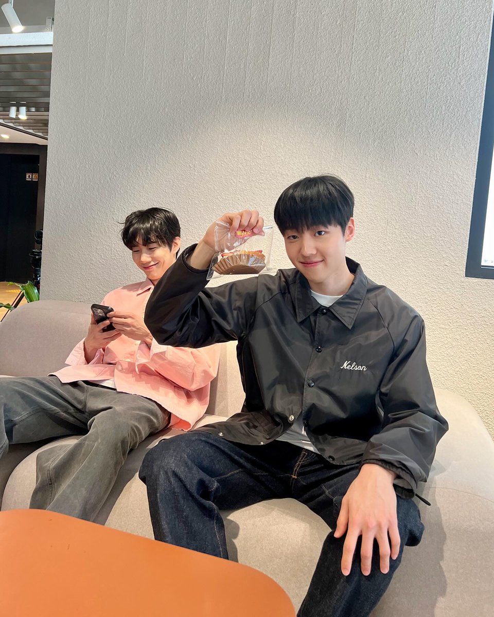빛이나는☆우현 tweet media