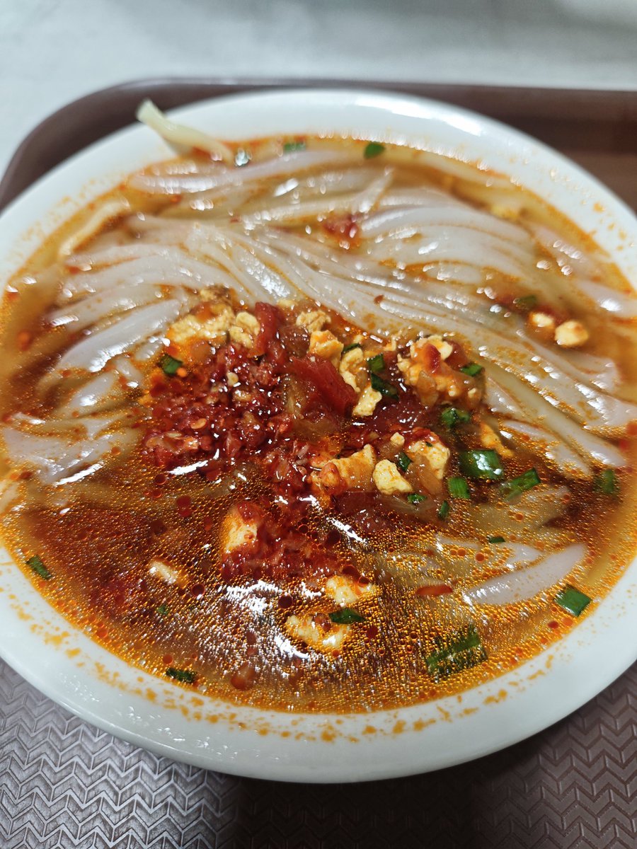 Поели дунганский ашлянфу у Саиды на рынке Каракола 🤤
