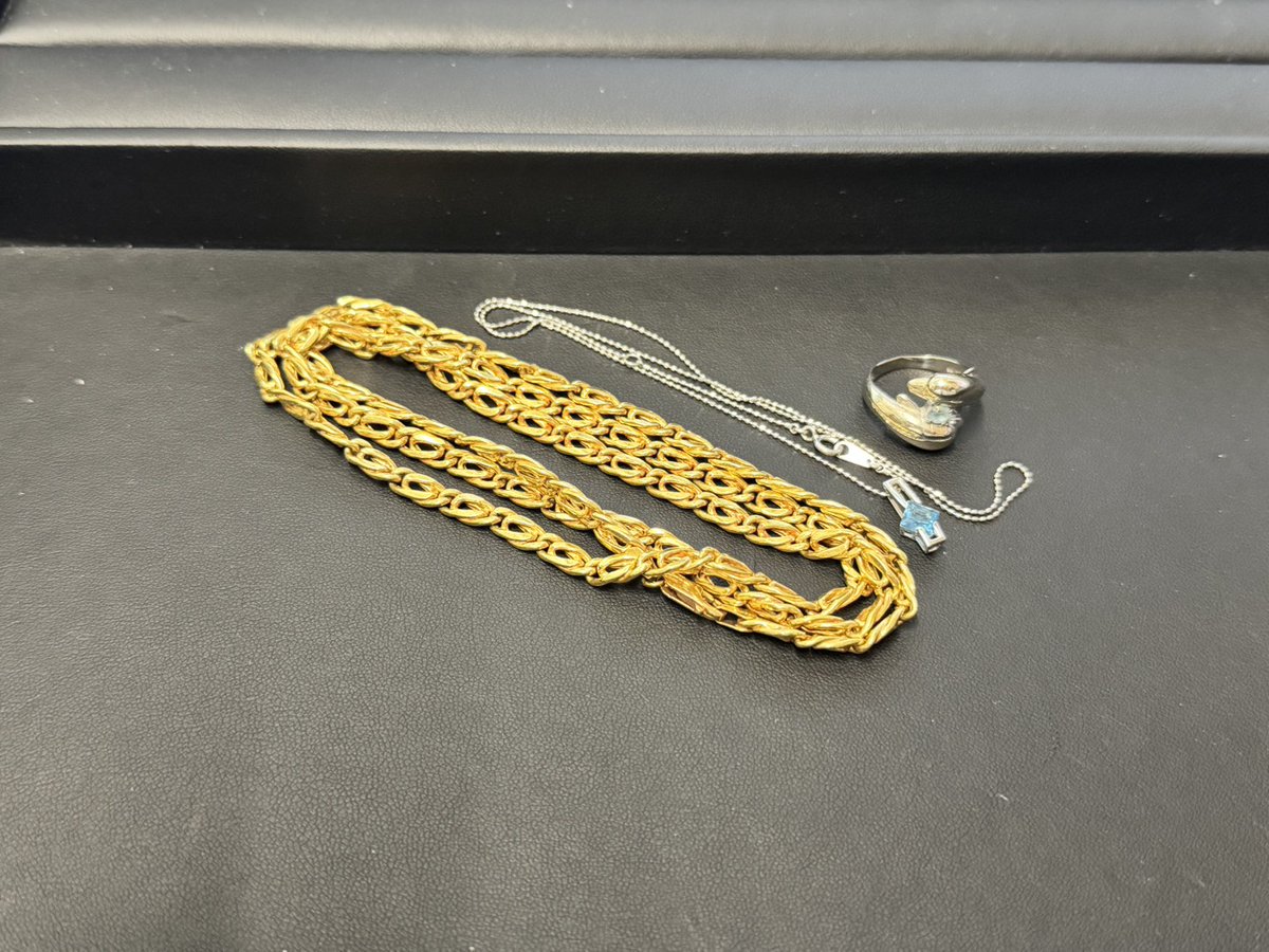K18ゴールドネックレス プラチナ アクアマリンネックレス シルバーリング
3点まとめてお買取りさせていただきました✨
金相場は歴史的高値圏で推移中📈 今がご売却のチャンスです🔥
切れたチェーンや片方だけのピアスもOK👌 査定料・キャンセル料は無料です😊